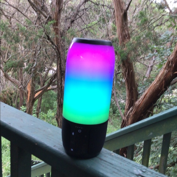 JBL PULSE 3//medium use//no busted speakers// - Picture 3 of 8